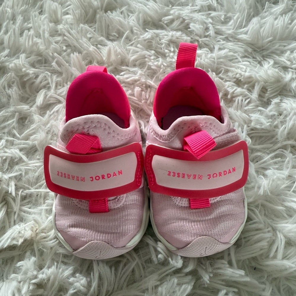 Nike Jordan Kids Sneakers in Pink and White